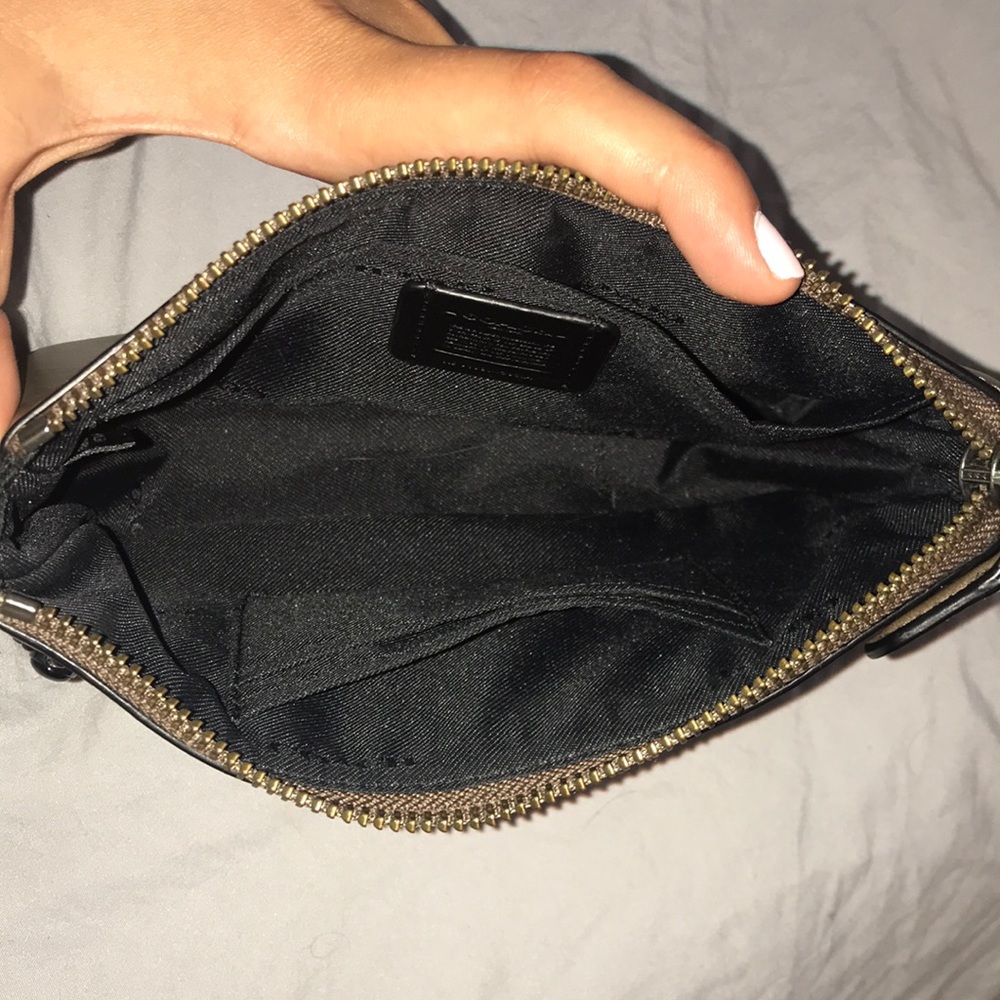 Coach wristlet - Picture 5 of 8